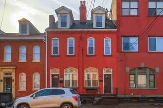 Building Photo - 2810 Sarah St