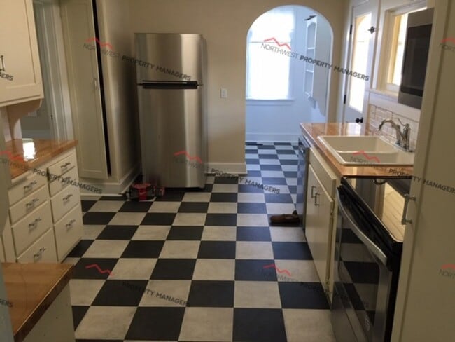 Building Photo - STATUS: *RENTED* | R261B | $1750