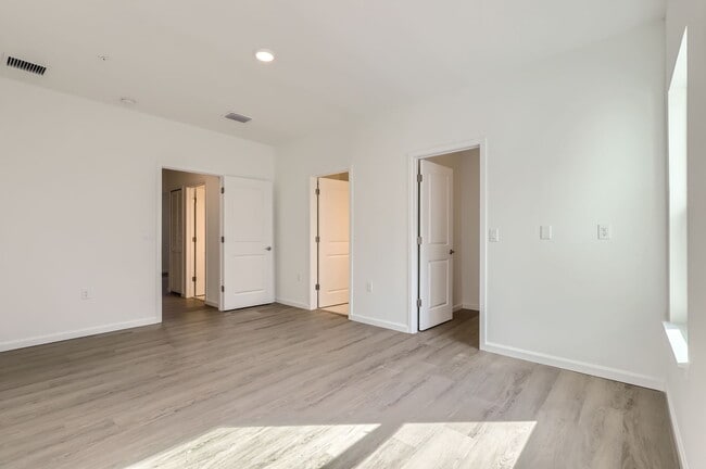 Building Photo - 1213 Southstation Pl