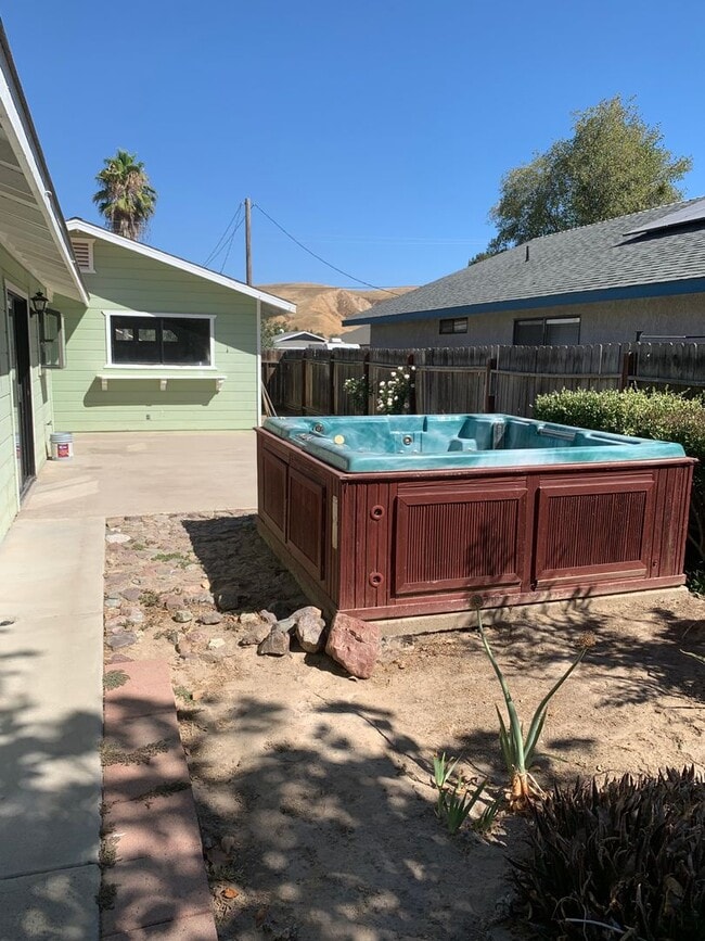 Building Photo - Nice 3 bedroom home in shandon on unpaved road