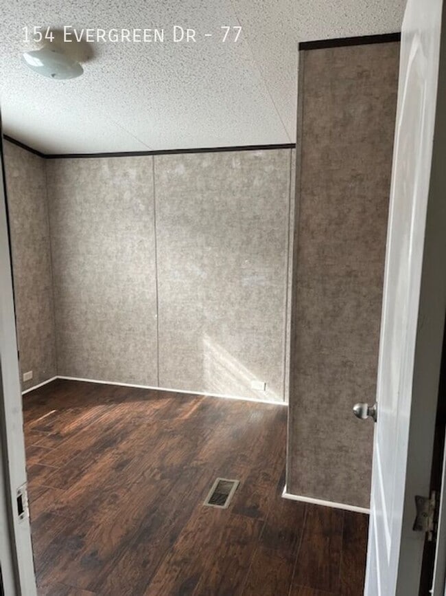 Building Photo - 154 Evergreen Dr