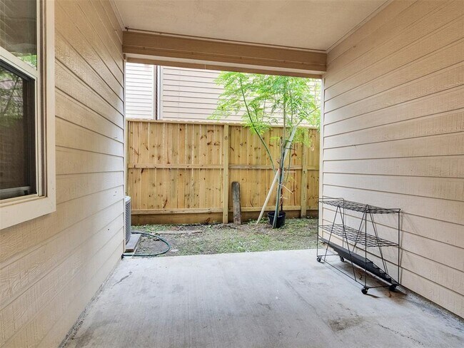 Building Photo - 4319 Lillian St