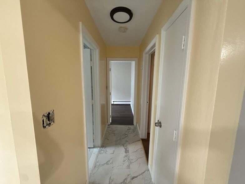 Building Photo - 20 Madison St