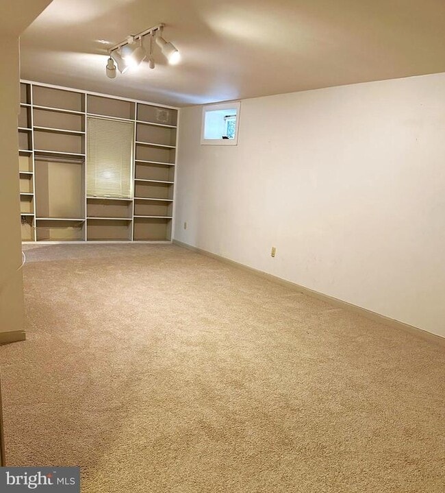 Building Photo - 623 Sean Dr