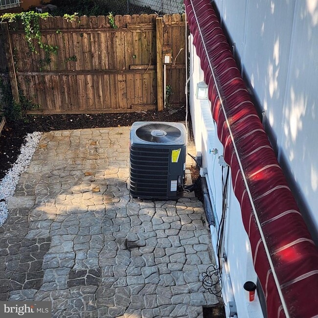 Building Photo - 1405 42nd St SE