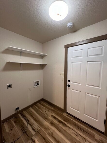 Building Photo - 306 Lux Dr