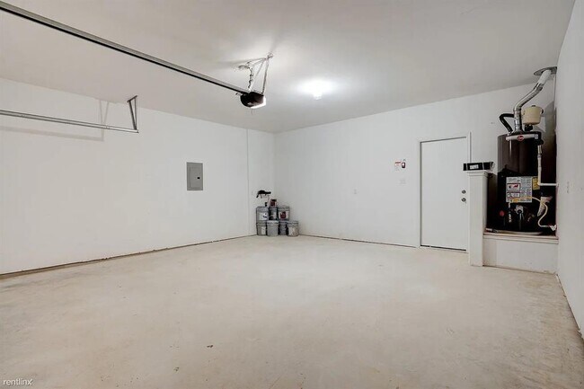 Building Photo - 209 Majestic Cedar Dr