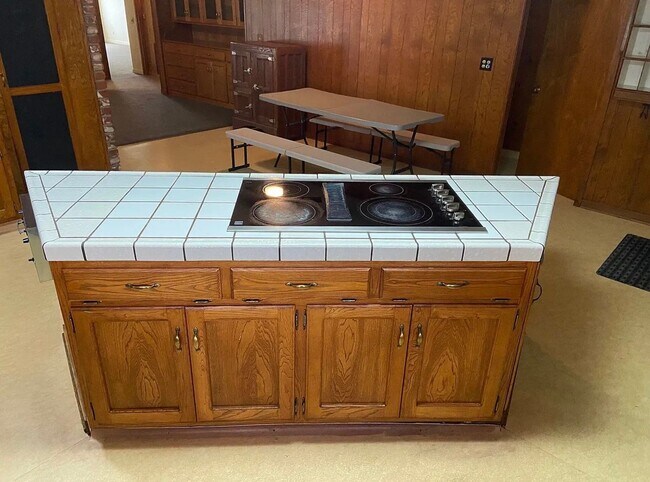 Building Photo - 3 bedroom, 2 bath westside Porterville