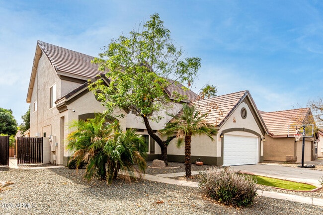 Building Photo - 2425 E Westchester Dr