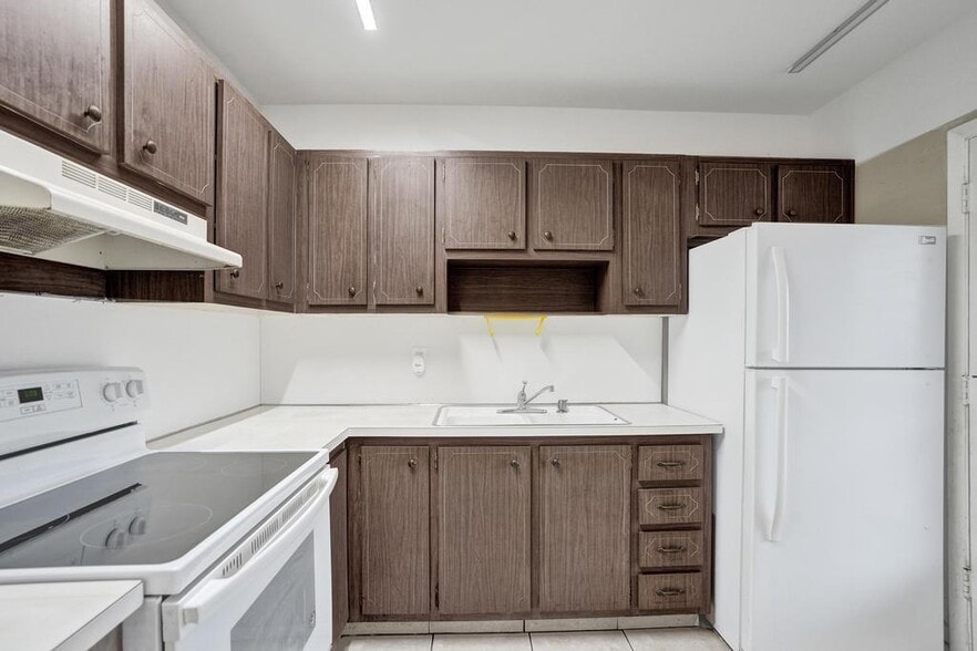 Building Photo - 4731 NW 10th Ct