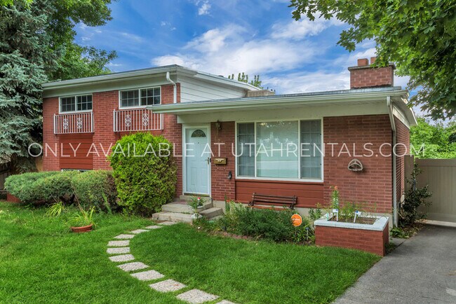 Building Photo - 4270 S Monarch Way
