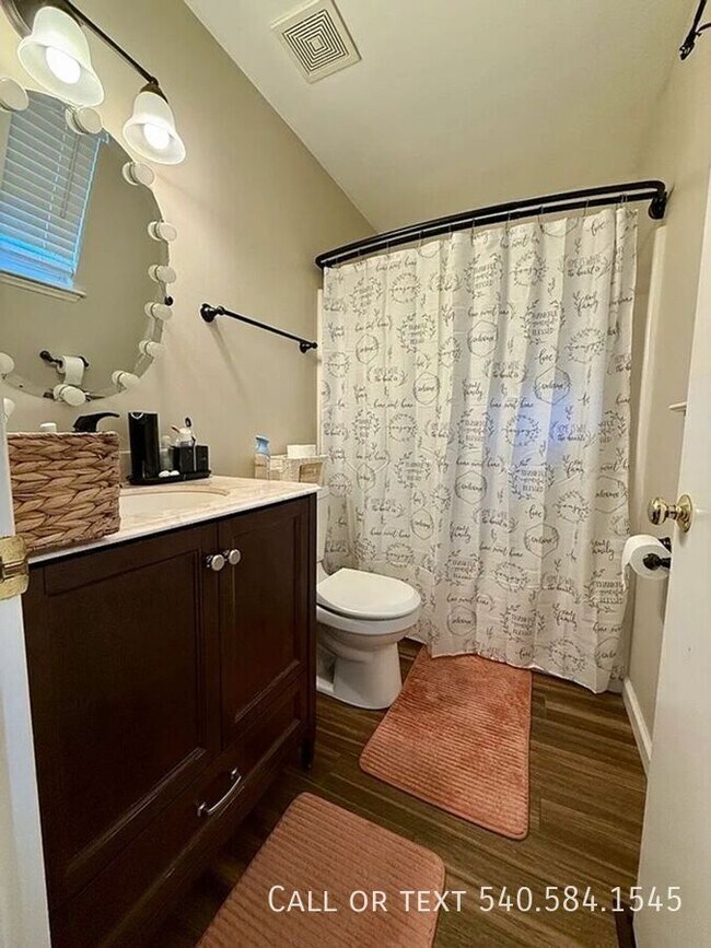 Building Photo - 133 Gala Dr