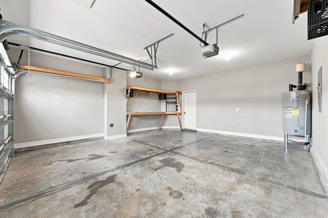 Building Photo - 208 Misty Cove Ct