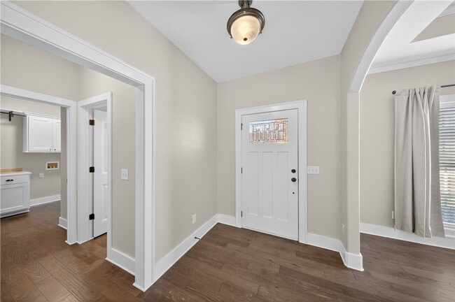 Building Photo - 1221 Chancery Ln