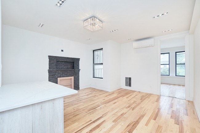 Primary Photo - 126 Winthrop St