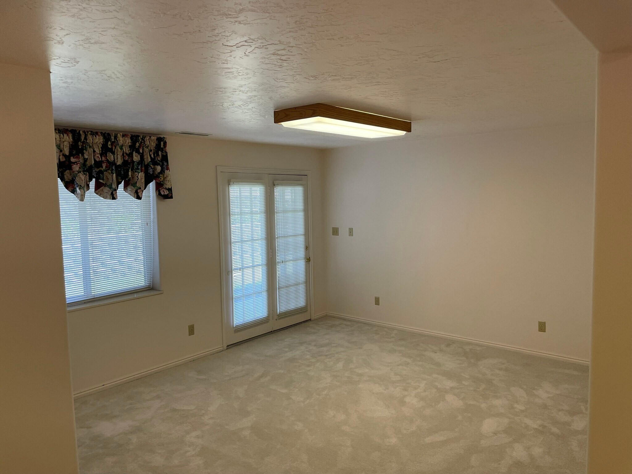 Building Photo - 132 N 170 E