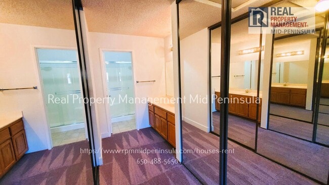 Building Photo - Just Renovated! Spacious 2 Bed, 2 Bath Top...