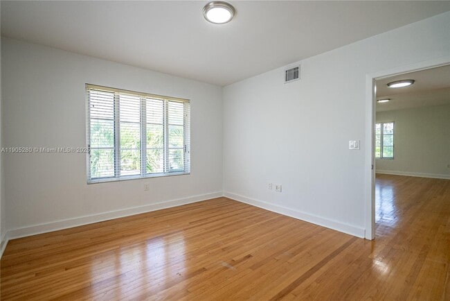 Building Photo - 2425 Flamingo Pl