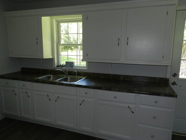 Building Photo - 204 Dyer Dr