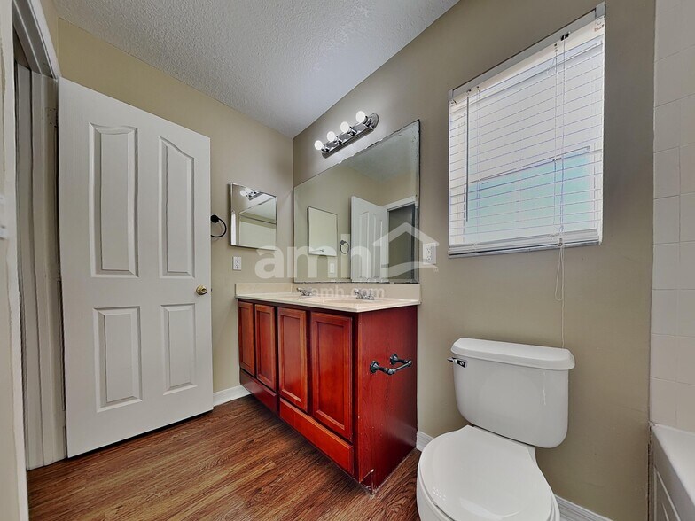 Building Photo - 15157 Perdido Dr