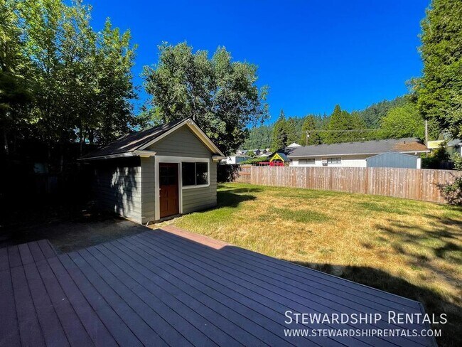 Building Photo - 2334 Augusta St