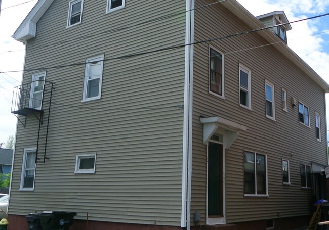 Primary Photo - 30 Weeden St