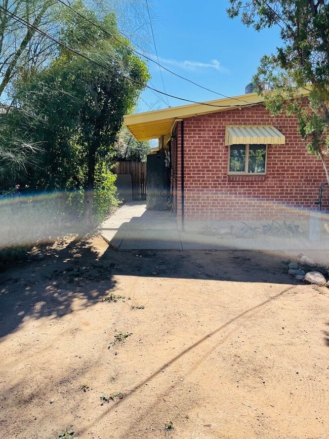 Building Photo - Townhome For Rent