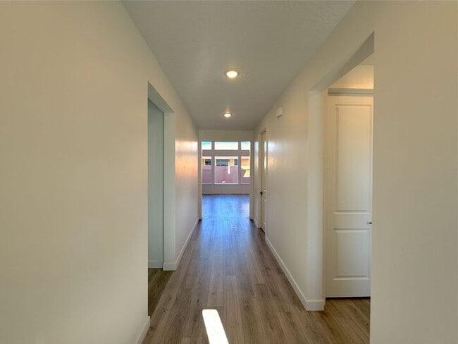 Building Photo - New 3 bed, 2.5 bath with 2 car garage home