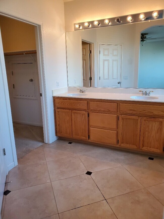 Building Photo - Charming Home For Rent in Folsom