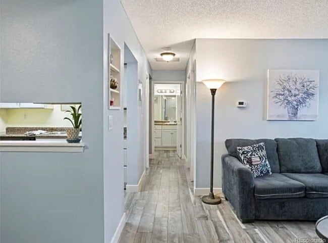 Building Photo - Beautiful 1 Bedroom Condo near City Center in Aurora