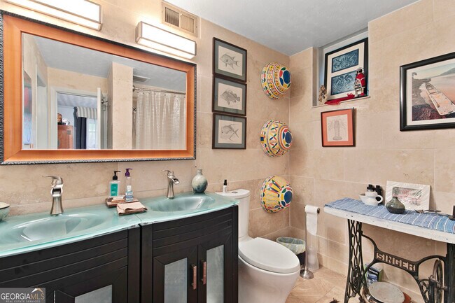 Building Photo - 1232 Bernadette Ln NE