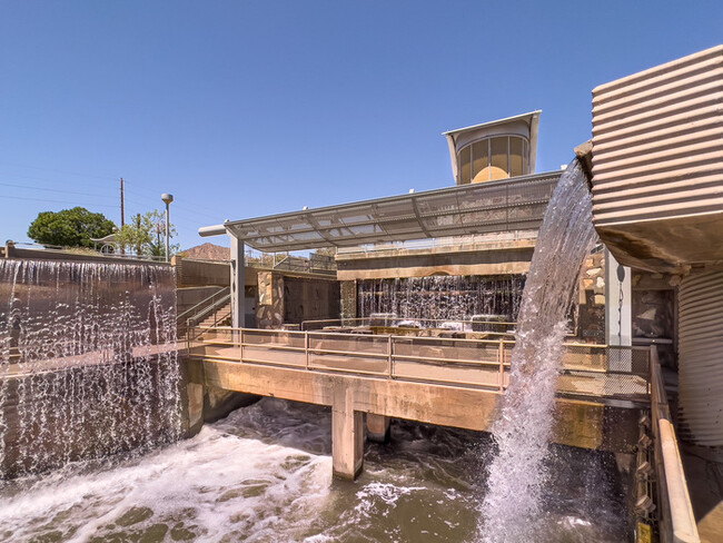 Building Photo - 4 Bed/2Bath Home at 39th Ave/Camelback! Re...