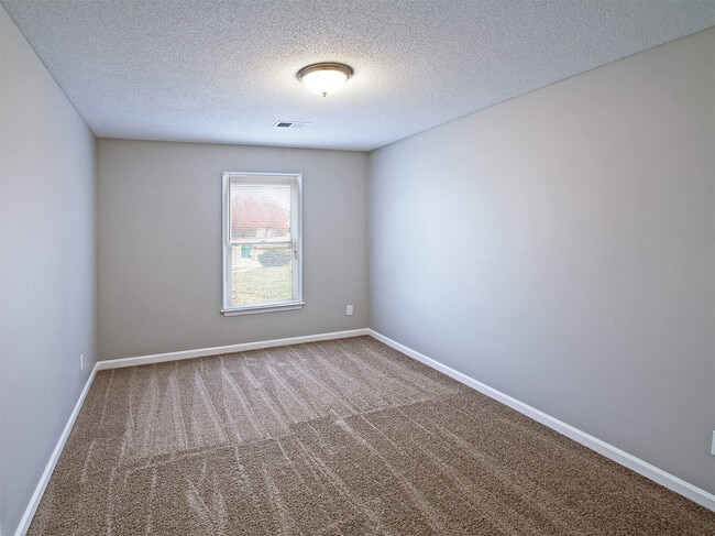 Building Photo - 5 Bedroom, 3 Bathrooms Near Berryhill And ...