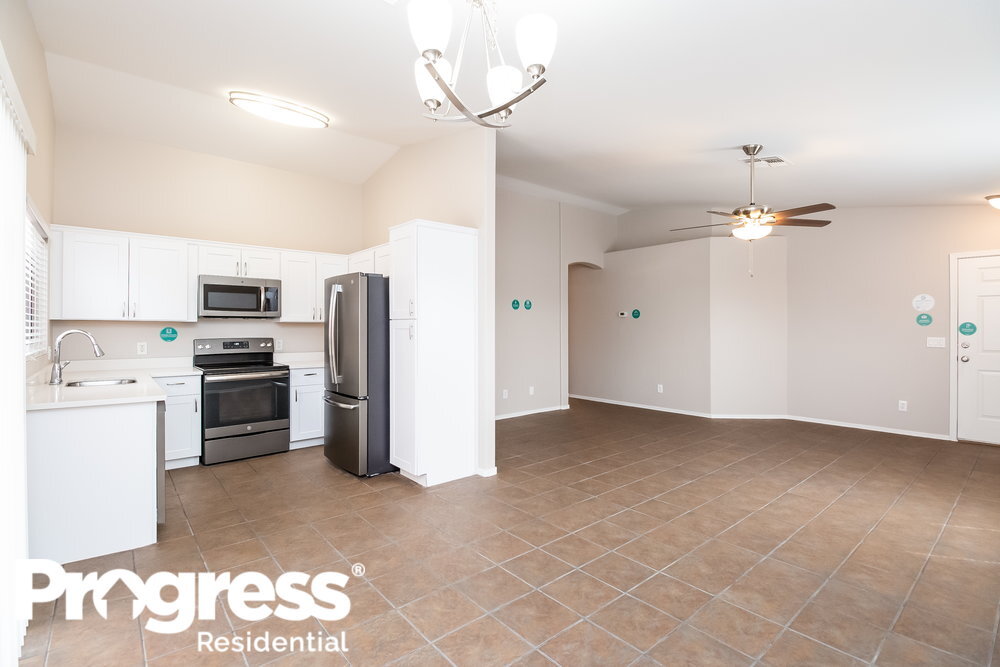 Building Photo - 328 S 89th St