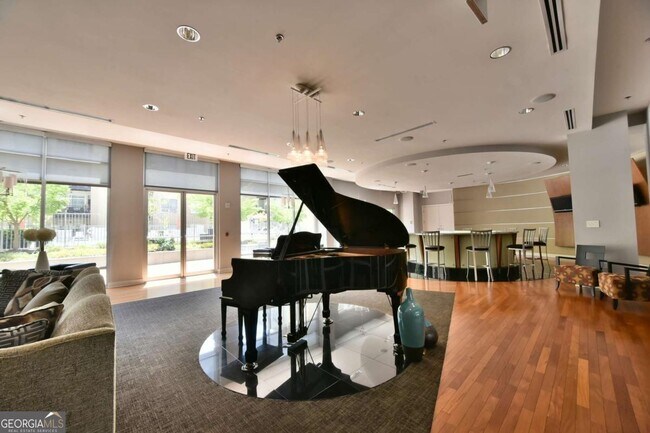 Building Photo - 711 Cosmopolitan Dr NE