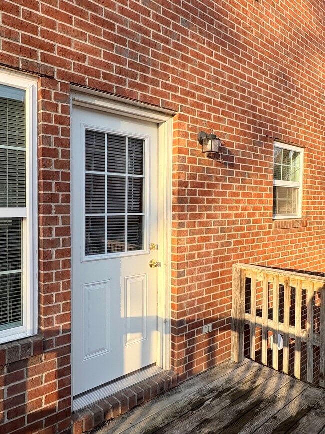 Building Photo - 1956 Sandra St