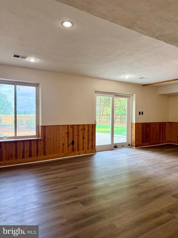 Building Photo - 8487 Inspiration Ave