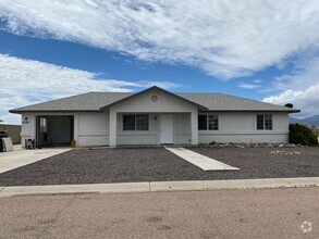 Building Photo - Great 3 Bedroom Home in Golden Valley on P...