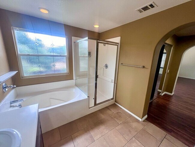 Building Photo - 5 bedroom Winchester home with a 3 car garage for LEASE!