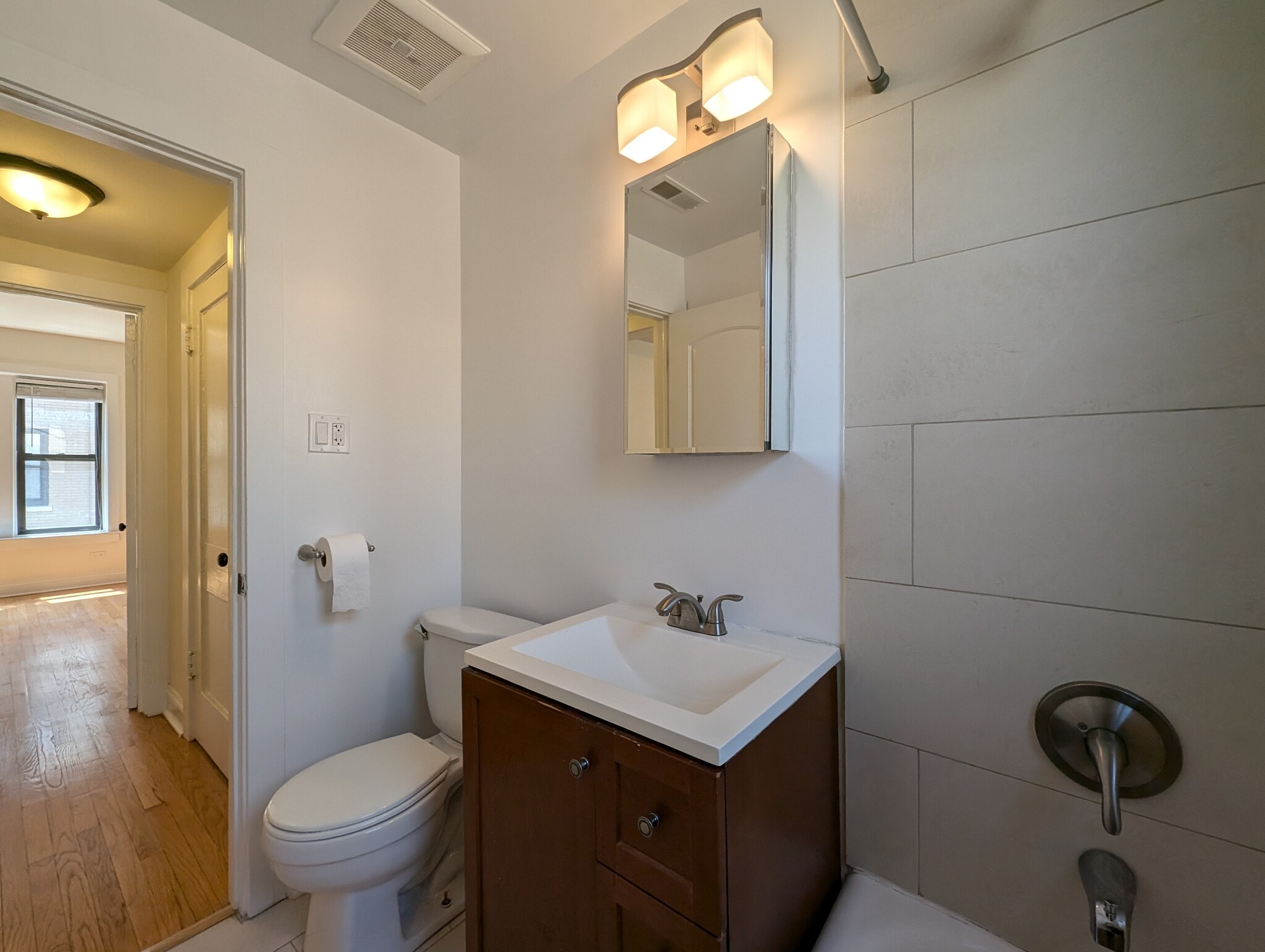 Building Photo - 4036 N Ashland Ave