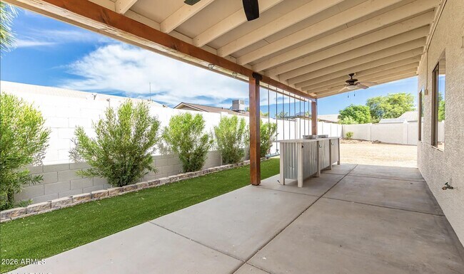 Building Photo - 711 S Paustian Cir