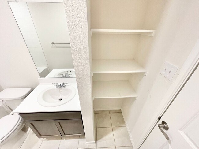 Building Photo - 1125 Silver Maple Ln