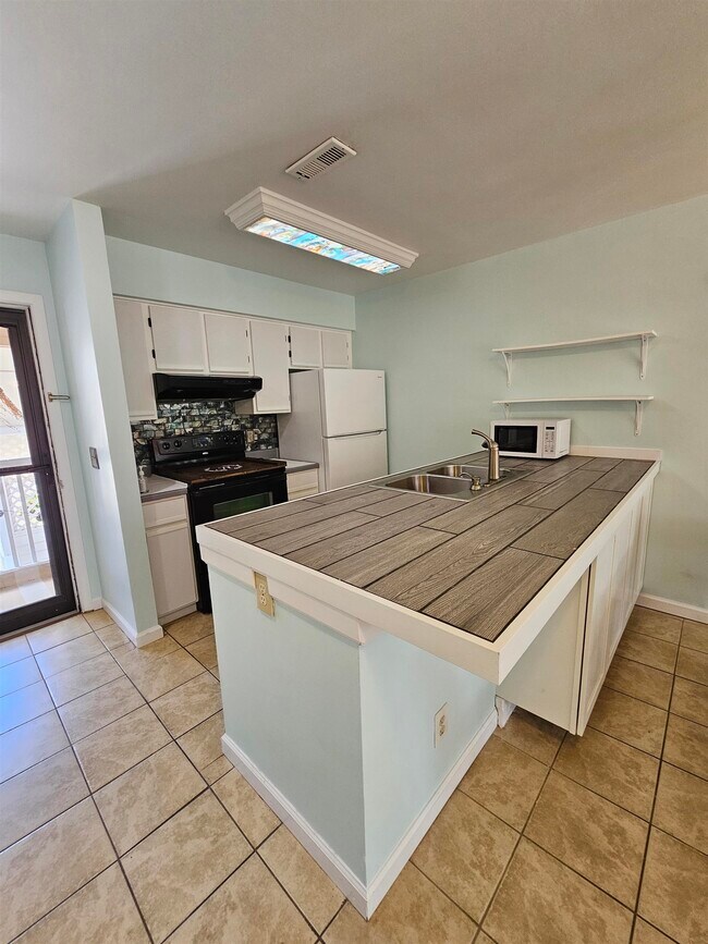 Building Photo - 4489 Little River Inn Ln