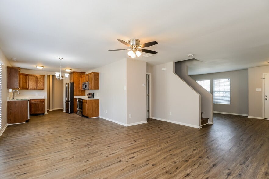 Building Photo - 275 Ranlo Ave