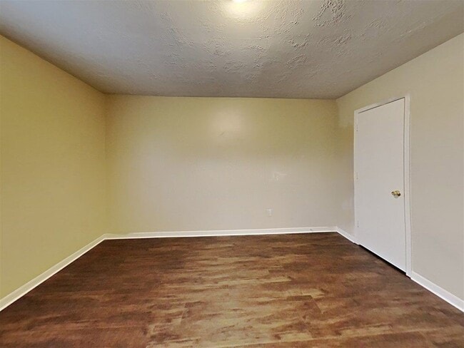 Building Photo - 4135 President's Dr S