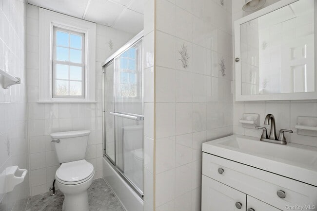 Building Photo - 320 Simpson Pl