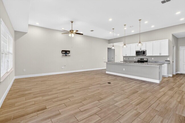 Building Photo - 4617 SW Keats St