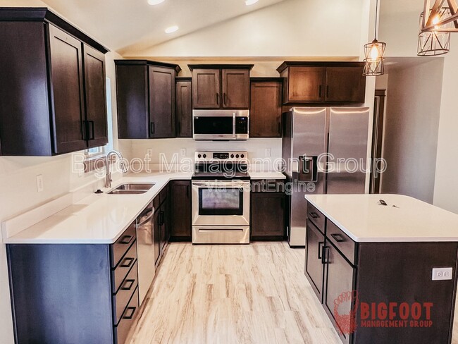 Primary Photo - 3931 Swan Rd