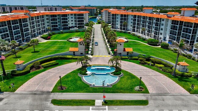 Building Photo - 2871 N Ocean Blvd