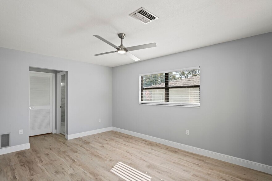 Building Photo - 8312 Roxboro Dr